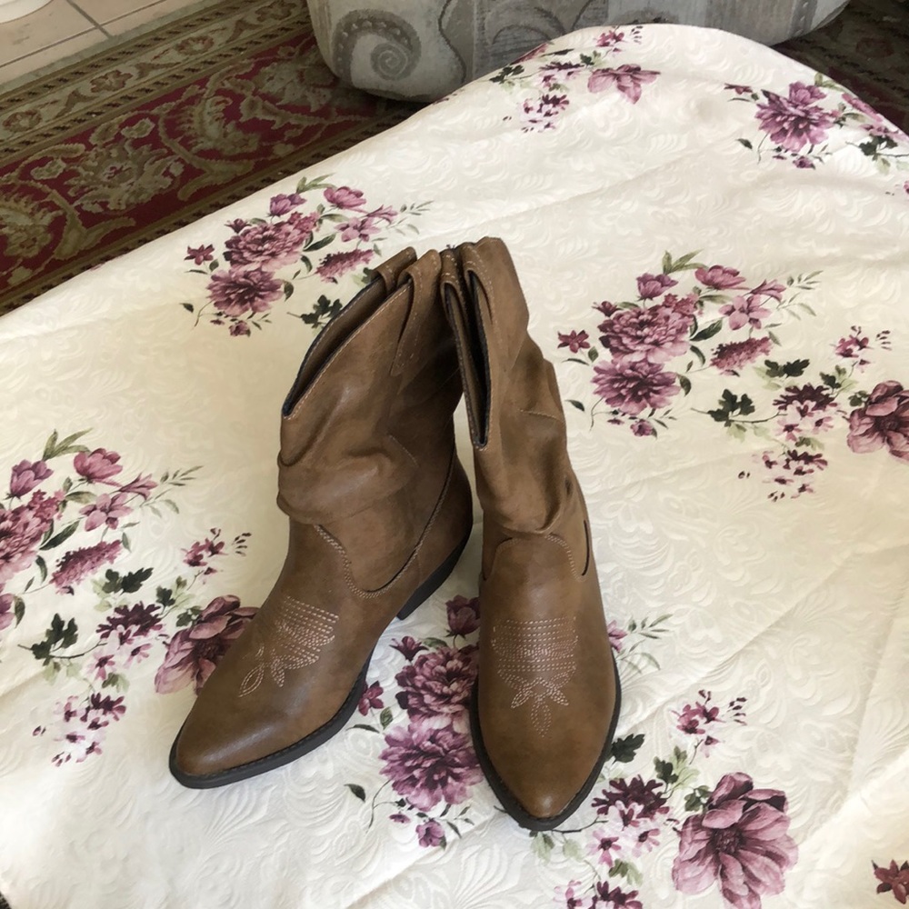 Very nice casual boots